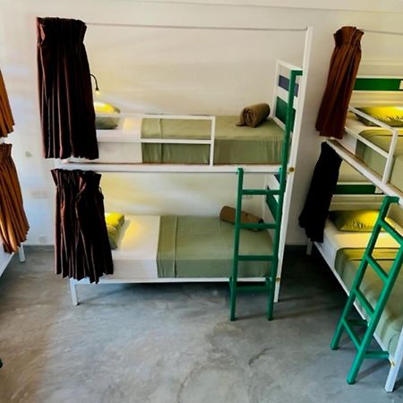 Downtown Hostels Элла Экстерьер фото