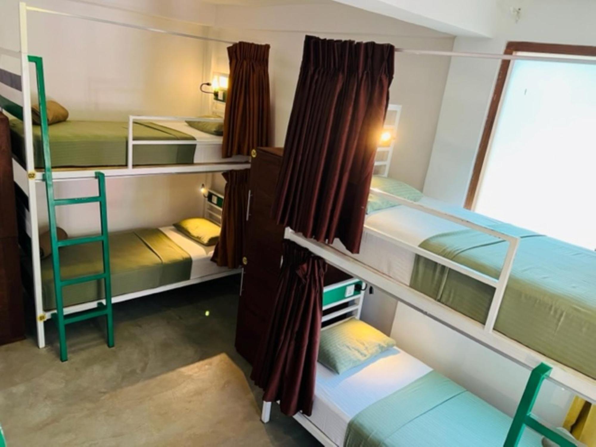 Downtown Hostels Элла Экстерьер фото